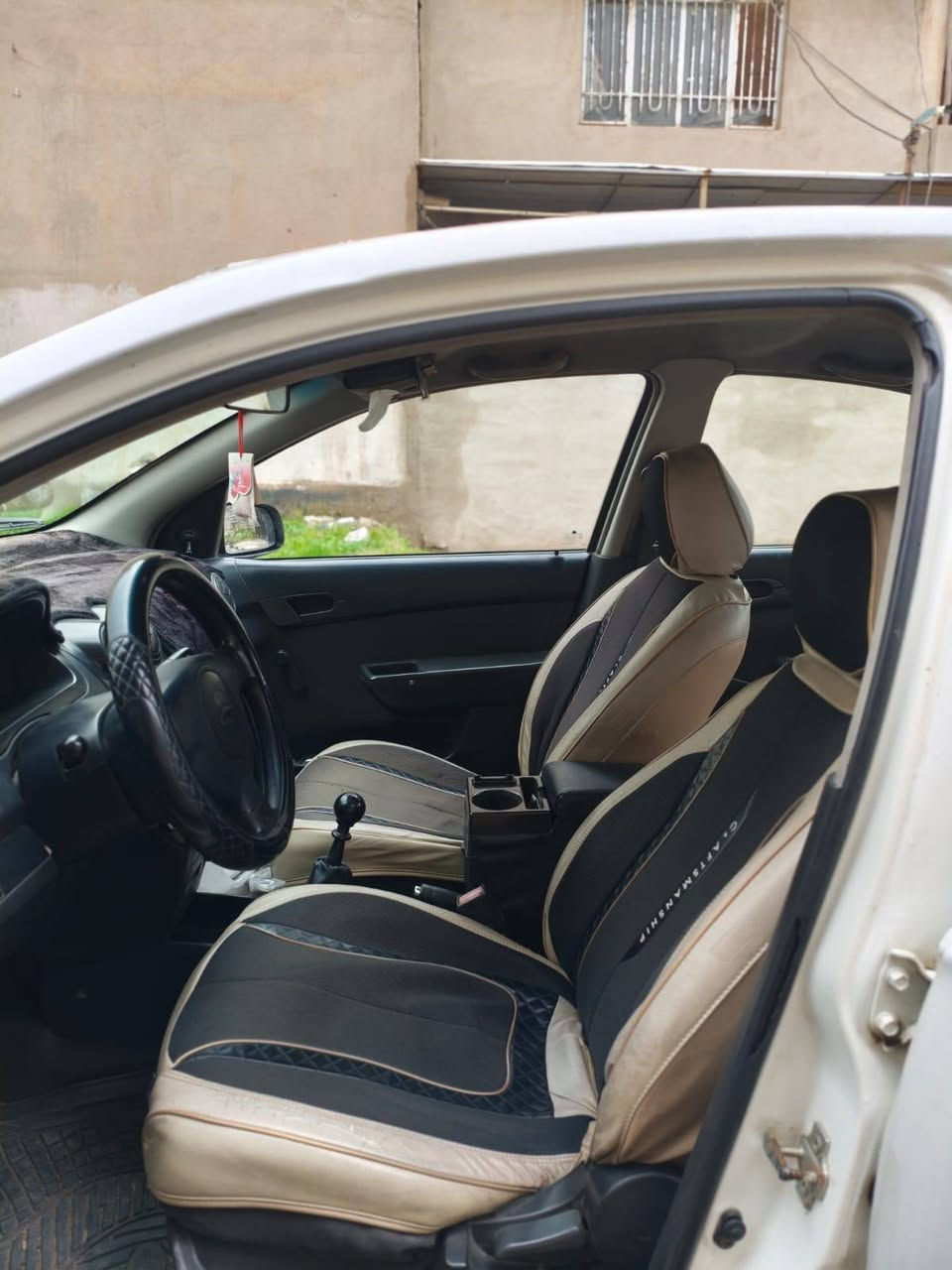 افيو 2008
كير عادي محرك دبل كمشفت 
السيارة نظيفة وبدون ضرر او صبغ 
كير مكينه خير من الله 
باتري جديد حدادية طخم امامي وخلفي وطخم تاير لايتات جديدة 
السيارة بأسمي سنوية ٢٠٢٧ كابون بانزين السيارة جاهزة ***********
