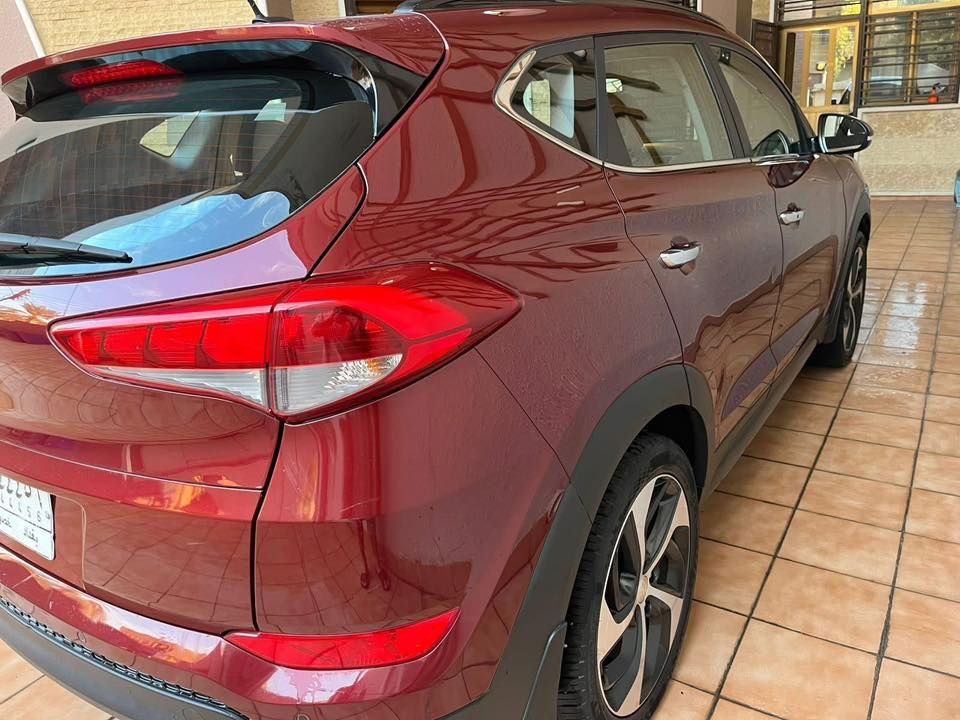 توسان ٢٠١٧ خليجي ماشي ٧٨ سيارة حيل جديدة موصفات فول ١/١ سيارة بيها فقط بونيد صبغ بدون دواخل سيارة حيل جديدة شرط مكينة كير شرط سعر ١٦٢ مكاني بغداد سيدية رقم ***********
