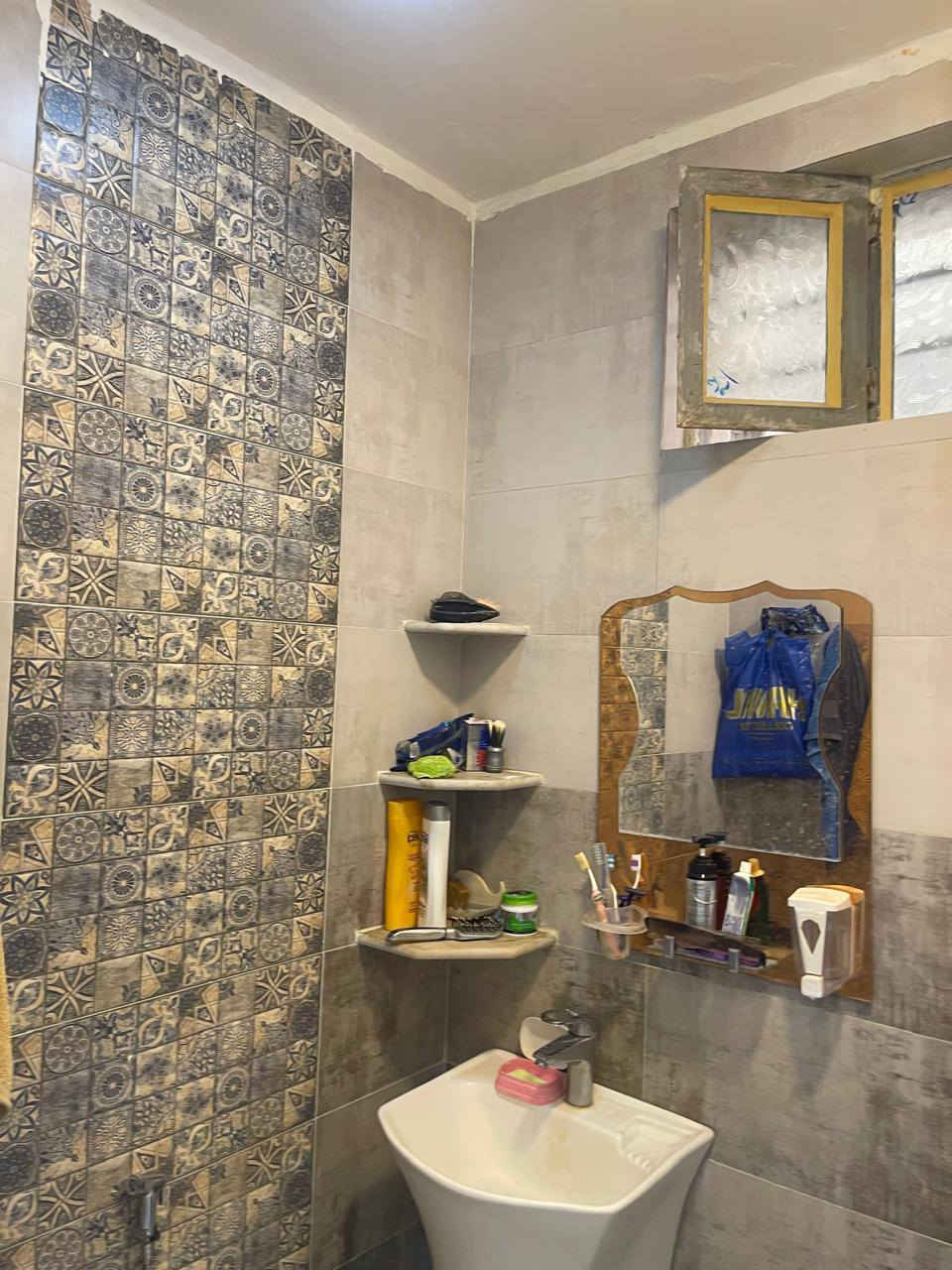 سلام عليكم دار للبيع زراعي سند ٢٥ مساحه م١٠٠ زعفرانيه دور شرطه ***********
