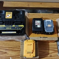 شاحن ديولت • بطاريتين ديولت • مكينة فيتنامي اصلي