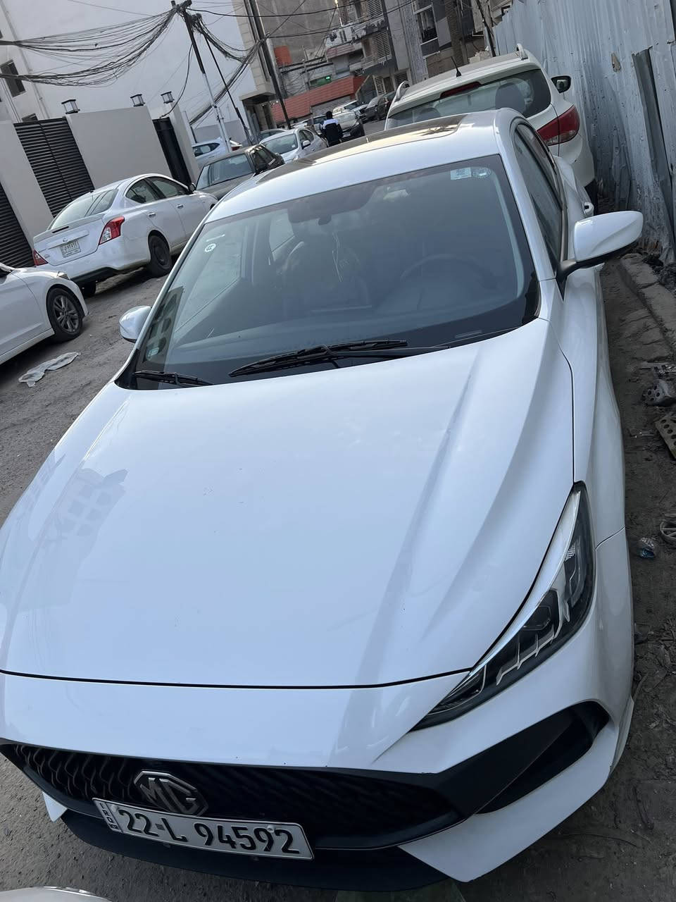 السلام عليكم اخواني للبيع ام جي. شكل ال GT.   موديل 2024 رقم اربيل وبأسمي مكينه 1500 بدون تيربو السياره فول الفول. سلايد بجم زنون داخل جلد شاشه كار بلي  داخل لونين اسود واحمر اشاير مري فول الفول ماشيه 33 الف   بيه بدايه جاملغ الامامي جهه السايق بارد بسيط اثر طخه. وبيه بالبنيد اثر طلقه وملصحه. وباب سياق شخط وموضح بصور كل تفاصيله السعر 112 وبيه مجال لشراي   مكان سياره بغداد المنصور تقاطع الرواد 
للاتصال ***********
