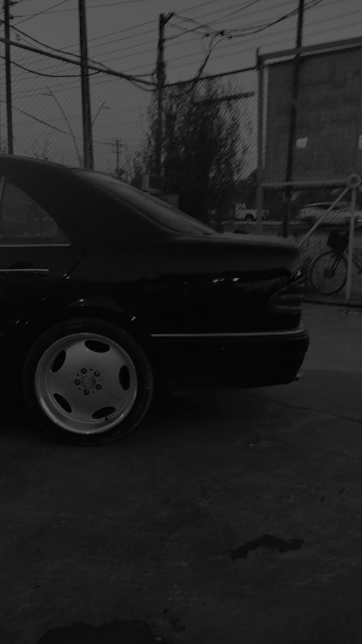 مارسدس - ام عيون 
موديل 97 
مكينة V6 
سيارة نضيفة ومرتبه كهربائيات جميع شغال 
للاستفسار الاتصال بالرقم ادناة ***********
مكان ديالى المقدادية
