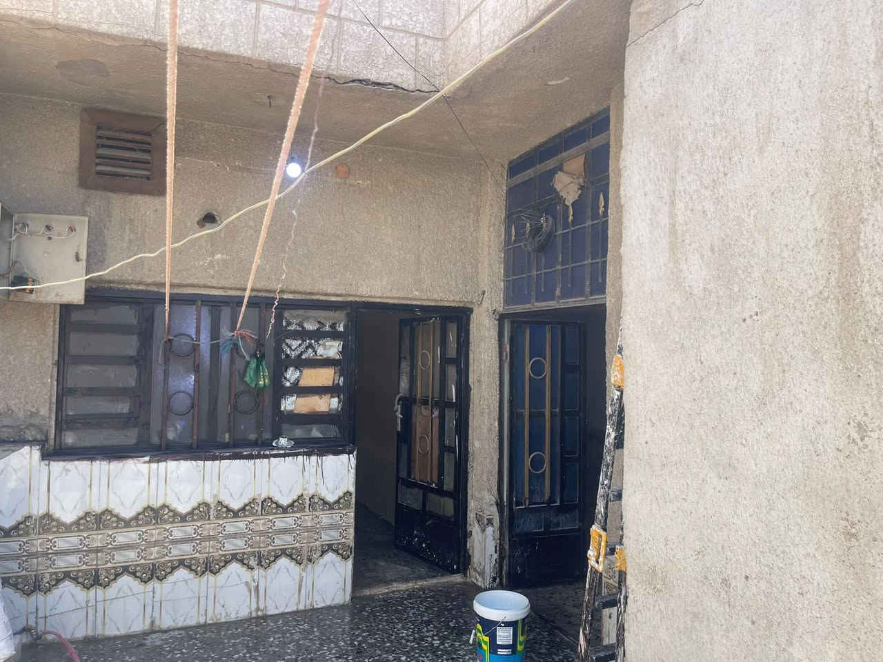 بيت للايجار الزعفرانيه منطقة الشيشان بدايه شارع 15
نضافه ميه بل ميه 

يتكون البيت 
من طرمه استقبال جبير مطبخ صاله صحيات غرفتين نوم وبيتونه جبيره 
البيت طابق واحد جاهز من كلشي مساحته 150 
رقم الهاتف 
***********
