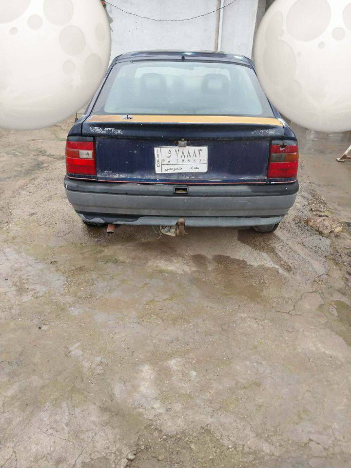 للبيع سياره اوبل عاطل مكينه سياره بسمي سنوينه رايح عليه سعره 20بي مجال ال شراى يتصل ***********
