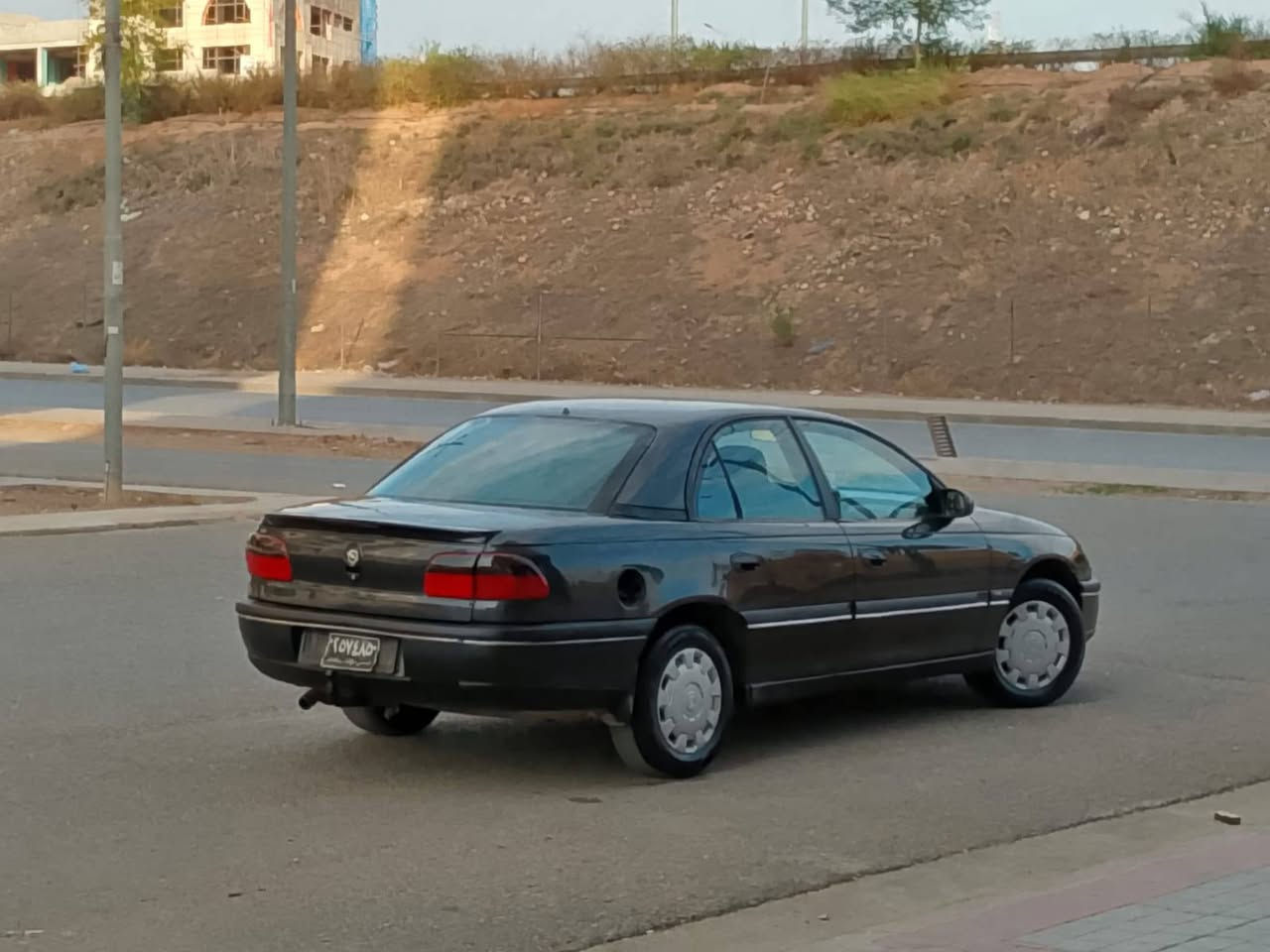 اوبل اوميگا 1996مكينه 20
به نزين و غازي توركي بوم بستاوه زماني 11 مانگي ماوه 
گيرو مكينه و توندو تولي و كاره بايات و دعامي بو دعامي به شه رت يك دينار مسرفي تيدانيه 
سه نه وي و وكاله و اوليات به شه رت ئارم پلاستيك 
شوين هولير 
سعري 30 مجال 
*********** واتساب+ فايبر
