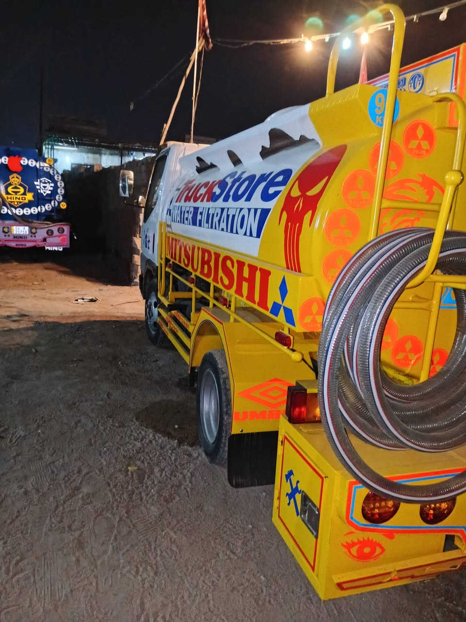 السلام عليكم سياره للبيع كنتر تنكر مال ماي تانكي جديد ماكينه 33 رقم بصره  سياره جاهزه للعملل*********** ***********
