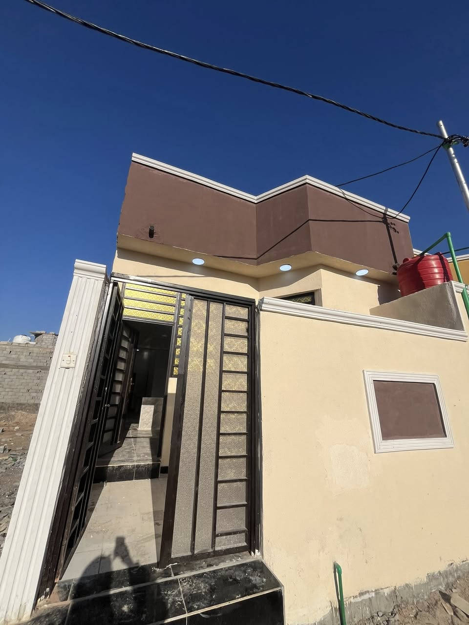 بيتين  البيع البيع مساحه لبيت واحد  120 عنوان البصره شط العرب شارع صقر غريب ع مدارس صقر سعر راح يكون 55 وبيهن مجال الافتفسار اكثررر اتصل ***********
