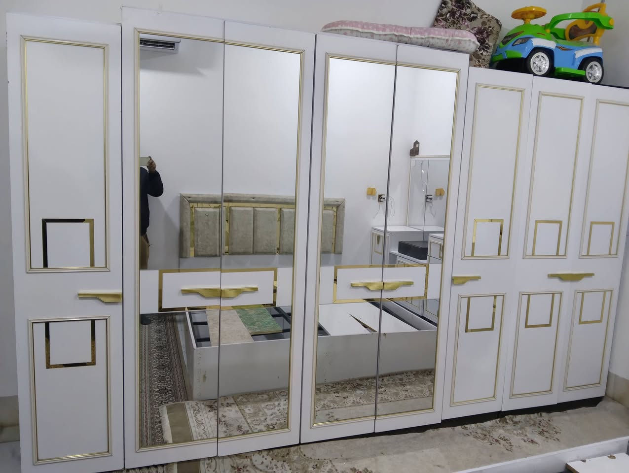 غرفة تركيه نضيفه كنتور ابواب وبيه كنتور إضافي ماطفل وصبغ حراري 9قطع السعر 575 وبيه  اتصل علا الرقم /***********/*********** مكان فلوجه
