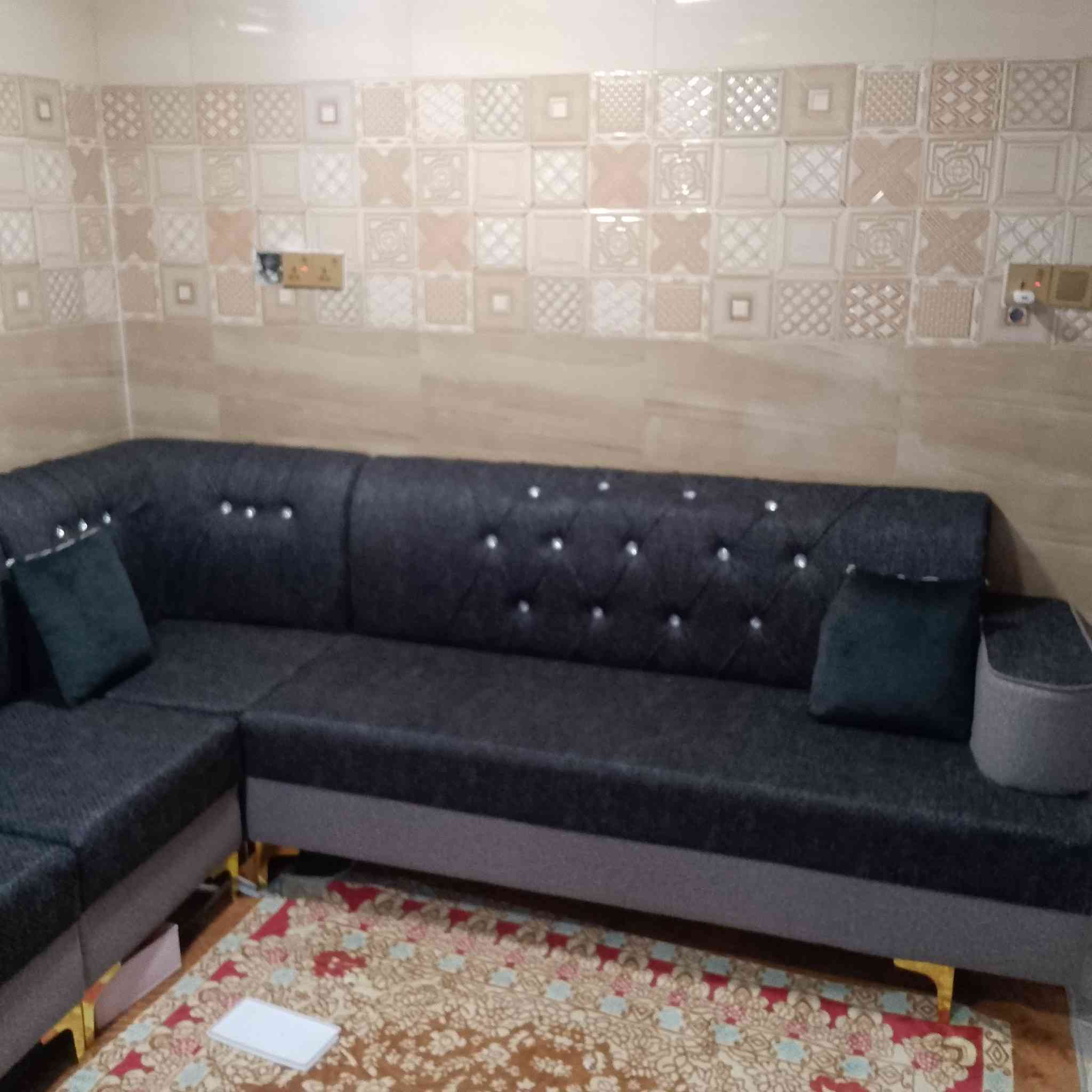 ديوان 10 مقاعد مستعمل شي قليل اي ضرار مابي اخو الجديد بسعر مناسب اي استفسار على خاص او على واتساب ‏‪***********‬‏
