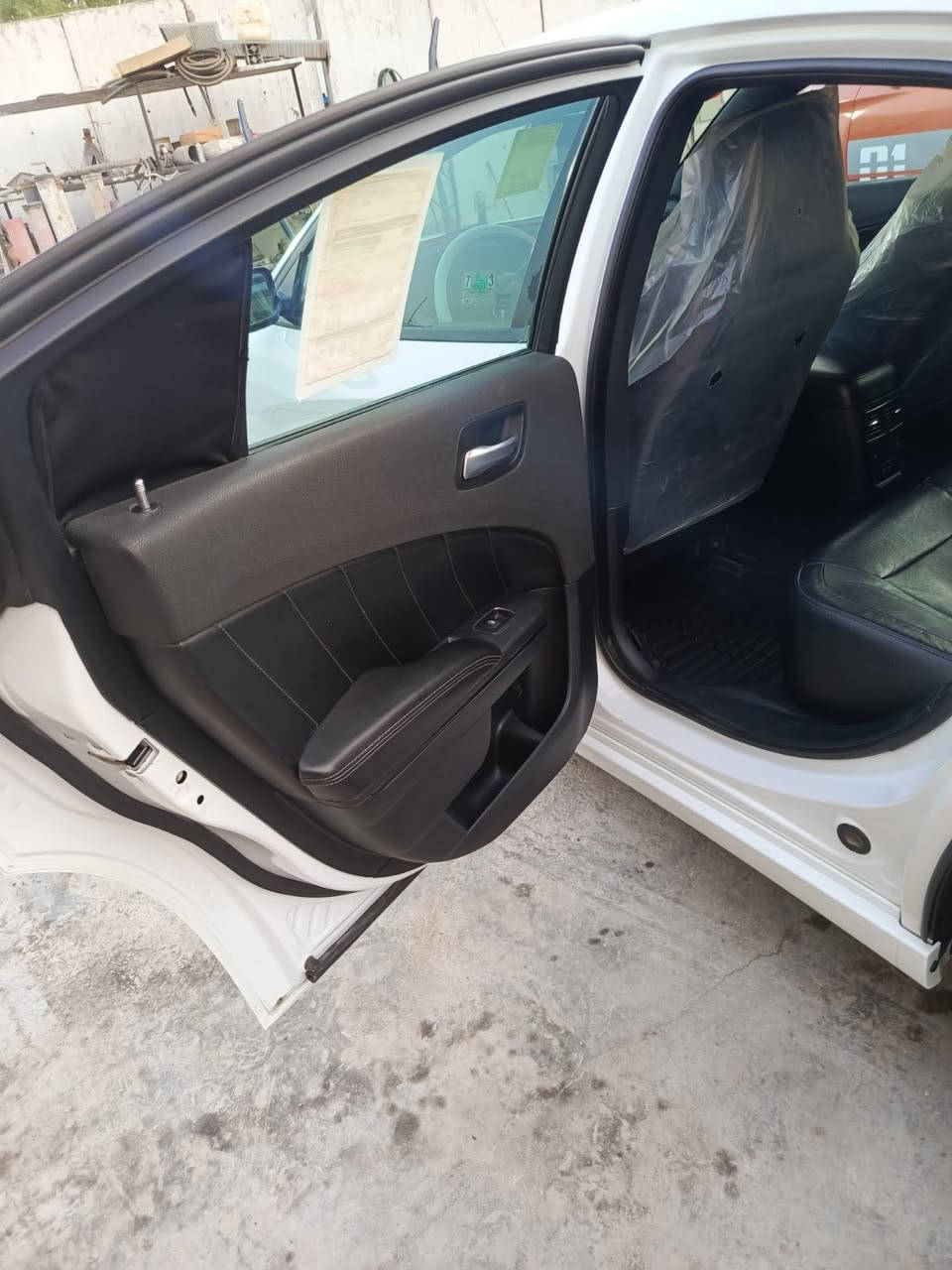 من رخصت مدير الكروب .جارجر 2017رقم بغداد أنكليزي سنويه باسمي لل 32
بدون ايرباك كشنات  جلد تدفئه تبريد ستيرن تدفئه فتحه بنوراما حساس خلفي حساس امامي السيارة جديده كفاله ماعدا البنيد فقط بارد  .ملاحضه إني مكلف بل النشر هذا رقم صاحبها ***********‏
