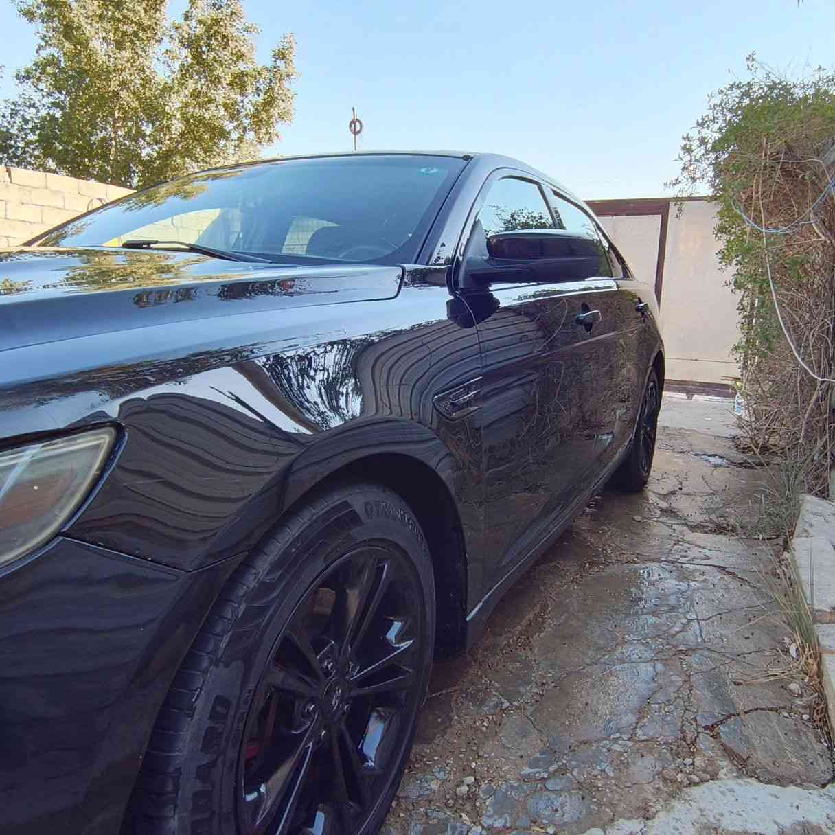 السلام عليكم 
فورد تورس موديل 18 
وارد حادثها ربع بنيد فقط
وبيها هنا صبغ باب ونص صفحة السكن اثر شخط بسيط وصبغهن كلش حلو 
مكينة مجفته جديد يم الاستاذ سيف الفضلي غراضها كلها اصلية تجفيت درجة اولى 
كير صدر تايرات باتري تبريد كهربائيات كلها مكفولة 
السيارة ماتحتاج اي مصرف 
مواصفات sel شاشة كبيرة كامرة حساسات كشنات كهرباء بصمة تشغيل وابواب 
السعر ١٣٥ اتصل بصاحبها فقط الشراي 
صاحبها يريد يبيع والشراي بي خير ويدلل 
ان شاء الله مايقصر معاكم 
رقم بغداد دولي باسمه تحويل مباشر
***********
اتصال او واتساب بغداد الكرخ
