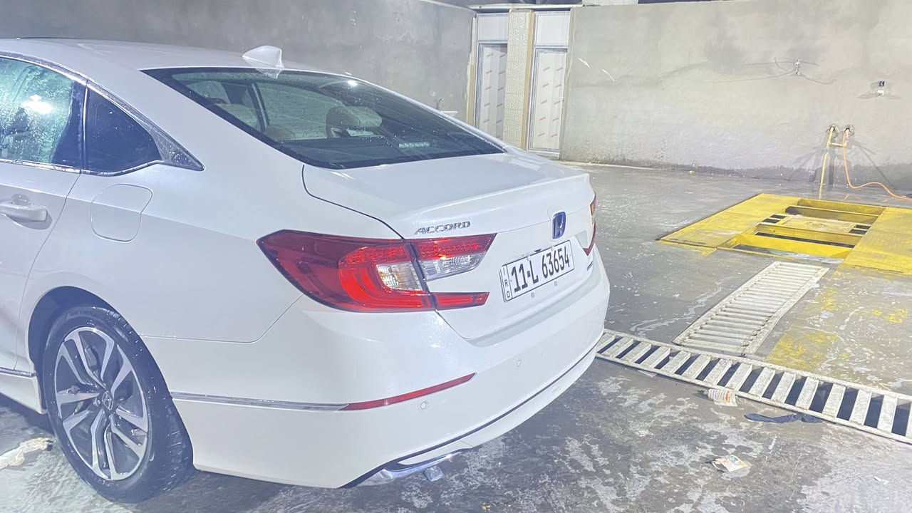 هوندا اكورد هايبرد  2022 ابيض صدفي فول مواصفات EXL
محرك 2000 

تشغيل عن بعد 

كشنات جلد كهربائي 

نقطه عمياء 

4 أنظمة ايكو سبورت عادي كهربائي (EV) 
اوتو هولد 
هاند بريك دگمة 

هواية مواصفات ومعروفة مواصفاتها 

السياره جديده مابيها قطرة صبغ ضربتها خفيفة معدلة عالبارد 

للتواصل 

***********
