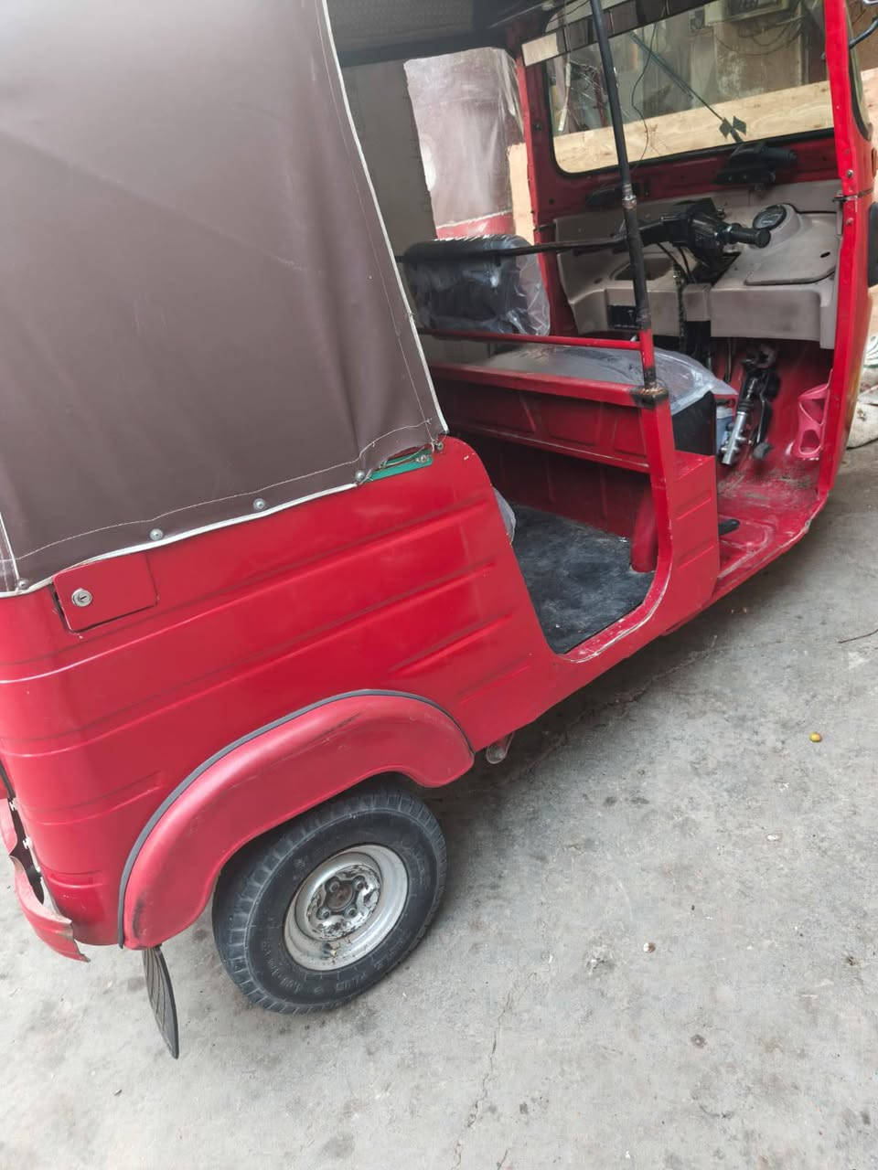 سلام عليكم تكتك  موديل 2020 تكتك جازه كبل لشراع تكتك  مصبوغة عام جمالي  رقم وسنيويه بسمي  عنوان جسر ديالى القديم سعر 60250؟؟؟ ***********
