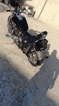 هارلي  هوندا شادو سلشر 2006 محرك 400cc مكفول كفالة عامة من التاير للتاير  شرط برغي ممفتوح ولا تجطيل ولا لفة تيب نهائي مكفول من كلشي ماشية 106 الف  بدون رقم الدراجة فقط ورقة المنفيست ودخولها 
السعر مليون و 700 وبيها مجال ***********
