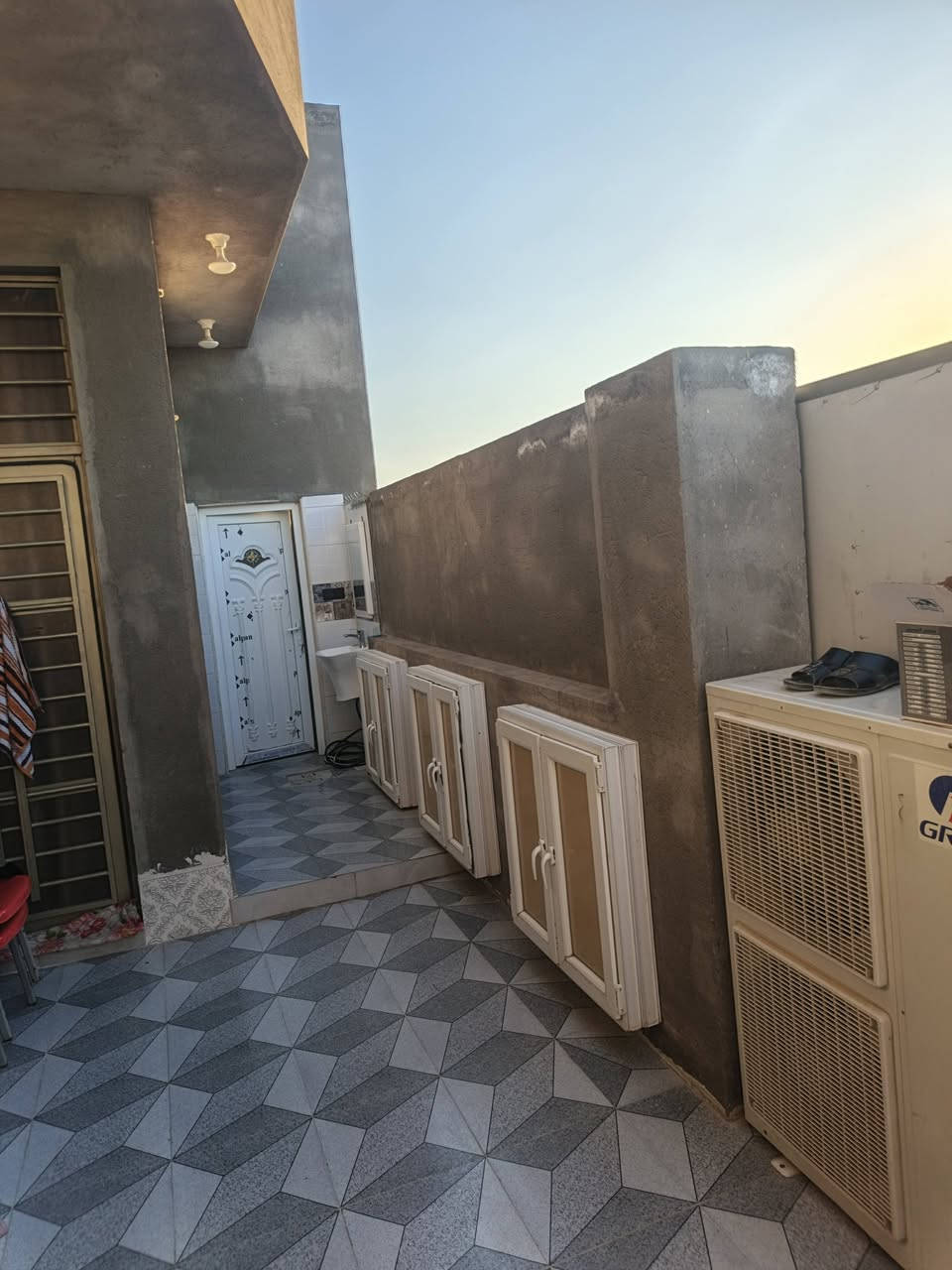 السلام عليكم البيت في حي الخضراء للبيع ركن المساحه 160 طابق واحد بناء 2025 اي استفسار على هذا الرقم***********
