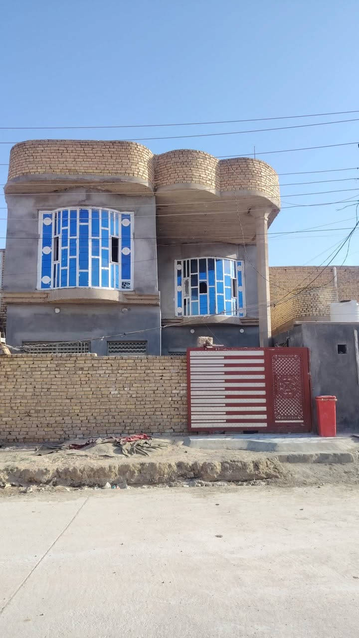 بيت للبيع مساحة 200متر
طابقين مقابل مجمع بيسان يعني ماكو بيت كدامك ع شارع 20متر 
غرفتين وصالة ومطبخ ودوانية
الطابق الثاني (سويتين)
السعر 150قفل
للإستفسار الاتصال (***********
