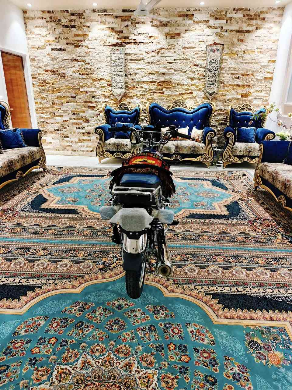 السلام عليكم لبيع سيفان موديل 24اوراق كامله كهربائياة كله شغاله عداد وشاير شلعه معدل خير من الله السعر 600وبيه مجال لشراي نضافه شوفت عينك وبعد انضف لستفسار ***********
