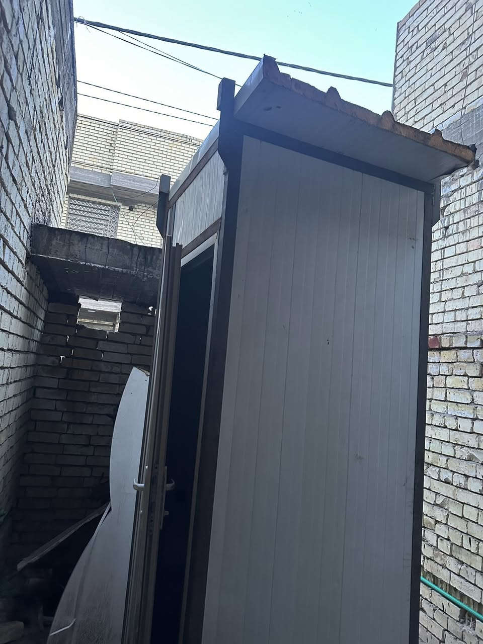 حمام وتواليت متنقل سندويج للبيع سعره 150 الف اليريده يتصل ***********
