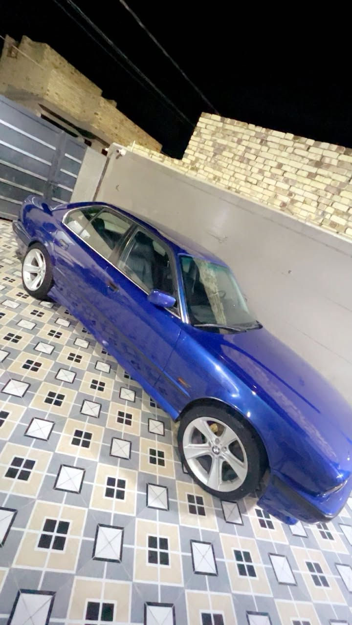 السلام عليكم من رخصت الادمن بي ام 525 بيع مستعجل رقم بغداد موديل 89 محدثه 95 كير عادي جا هزه السياره بيه نقص بس كمبريسر تبريد ينزل من سعره 65 وبيه مجال للاستفسار ***********
