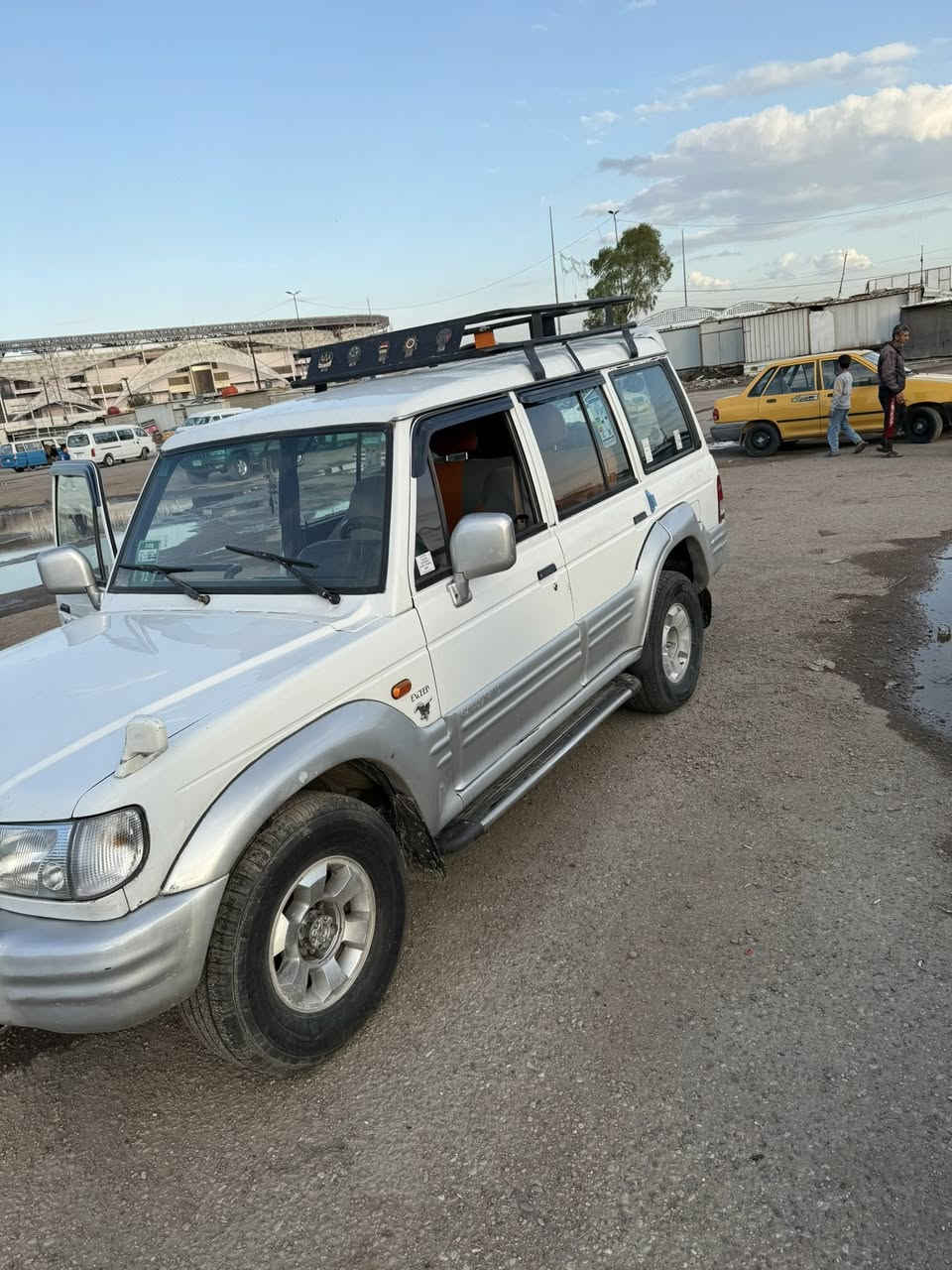 السلام عليكم
سيارة كالوبر اوته ماتيك ٢٠٠٢ مكينه بلادي 
السيارة بأسمي رقم الهاتف ***********
