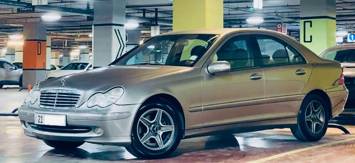 ⁨ ⁨ ⁨للبيع …

النوع : مارسيدس
الموديل : C Class 180
سنة الصنع : 2003
المحرك : 4 سلندر ( كومبريسر ) / C 200 محرك
ناقل الحركة : اوتوماتيك
نوع الوقود : بنزين
الحالة : خليجي / ( 7 ) قطعة صبغ
صورة السونار مرفقة مع صور السيارة

السعر : 9,500$

السيارة رقم شمالي /سليمانية

📱*********** - *********** أربيل, العراق
