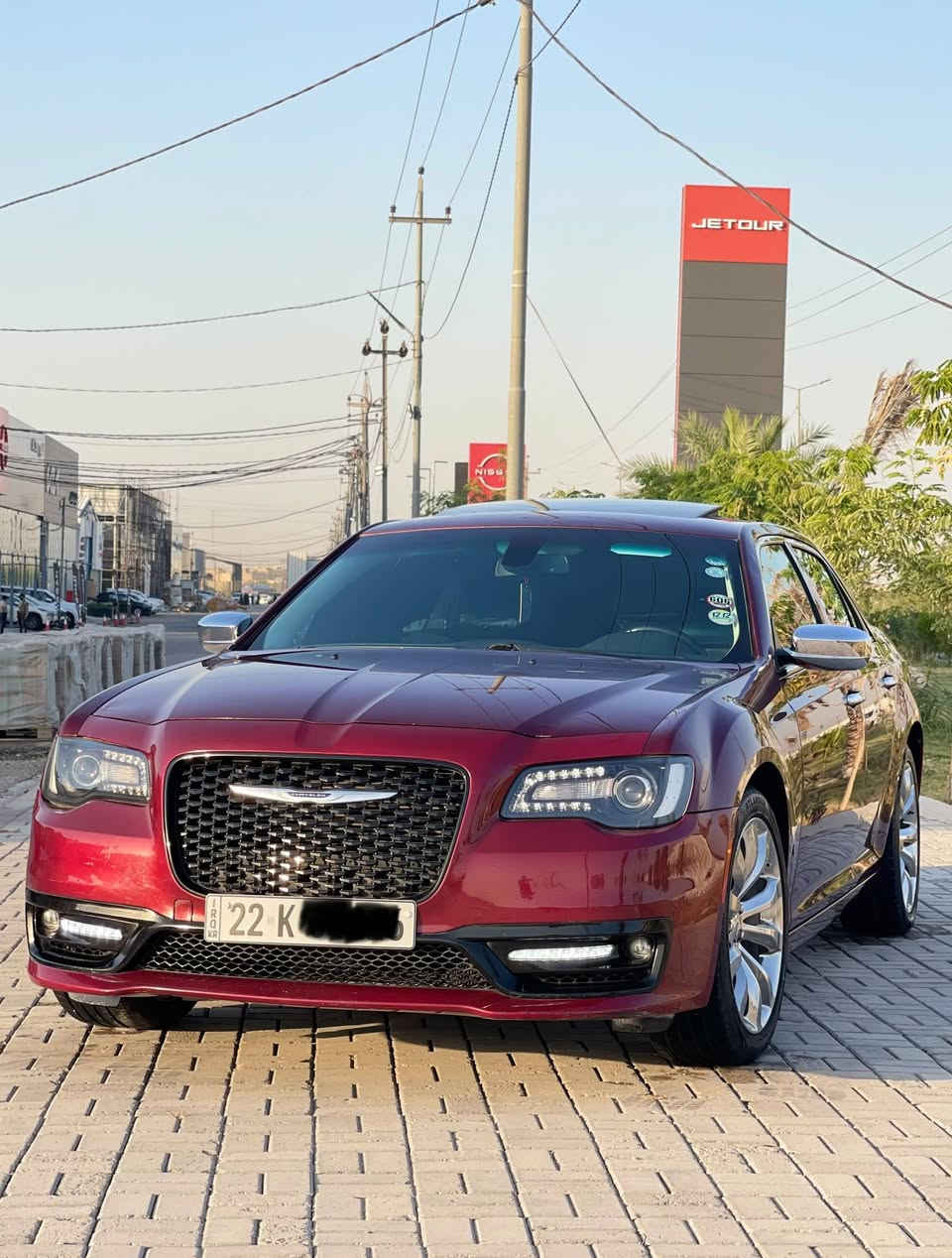 السلام عليكم 
للبيع كرايسلر 300اليميتدد 2019
لون كرزي🍒 
ماشيه 75 الف حقيقي 
 فول المواصفات  . .
 • بانوراما فتحتين 
*ستيرن كهربائي
 *مكينه 3600
*تو ويل 
*خزن ميموري 
*تعتيم المري 
* نقطة عمياء . 
* مري قلاب 
* مصابيح امامية زنون مع LED .   
* شاشه كبيرة مع نظام ملاحة نفكيشن GPS .
* سستم صوت الپاين مع سماعات بريميوم .
* مقصورة الركاب من الجلد الفاخر .  
* مقاعد أمامية كهربائية عدد 2
*مقاعد امامية تدفئة 
* مقاعد خلفية تدفئة . 
* تشغيل عن بعد . 
* تدفئة ستيرن . 
* محدد سرعة . 
* تلفون بلوتوث . 
* كاميرا خلفية .
* مرايا رادار مع ترحيب متحسسة للاضاءة  
* دخول ذكي (بصمة) 
.
رقم اربيل دوالي بسمي تريد مداور تريد وكاله 
((سياره بيه جاملغ خلفي صبغ فقط 
وبنيد وتكمه من أمريكا كلير بدون معجون بدون كلشي 
باقي كفاله))
.
 صور سوناره بمنشور 
.
مكان السيارة النجف الاشراف..
السعر 240وبيهه مجال 
اللاستفسار ***********
