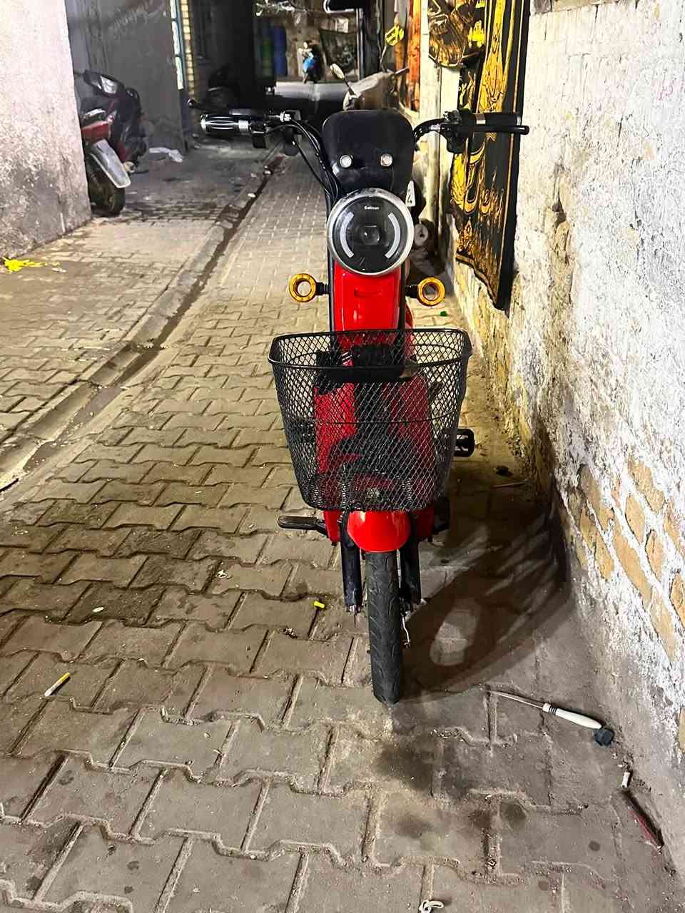 دراجه شحن ٤ بطاريات حجم١٤
لو احمر دراجة نضيفة استخدام منزلي سعرها ٢٠٠الف الدراجة نضيفة وجديدة العنوان الكاظمية المقدسة 
***********
