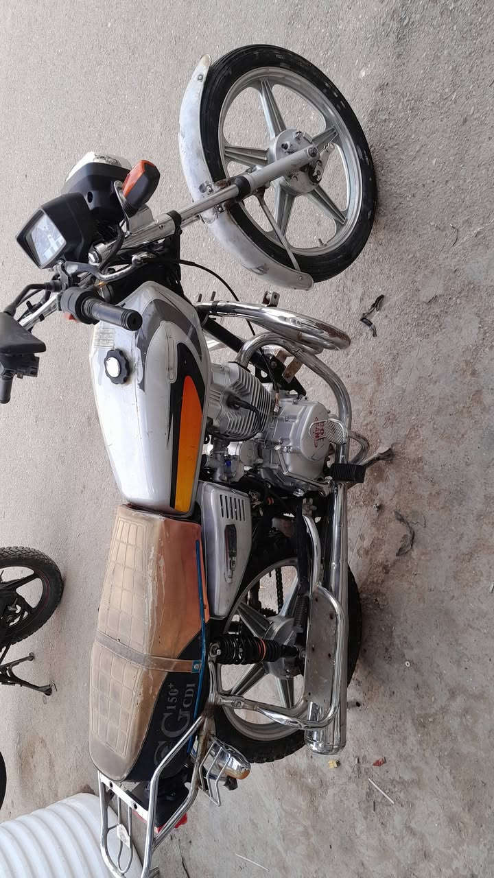 ايراني مودل ٢٠ورقه كورتونيه دارجه كله شغاله سلف كهربائيات مكينه ناعمه وكلش حلوه مناقصه شي السعر ٣٤٠ المكان بعقوبه ***********
