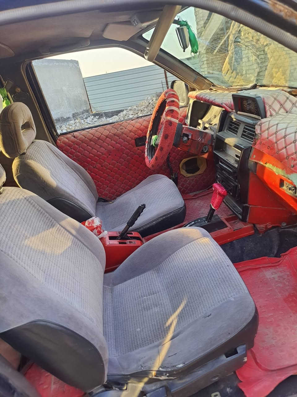 السلام عليكم نيسان تيرانو 93 مكينة 6سلندر ونجي  
مكينه خير من الله حداديه وسط تخم تاير نضيف سنوية 
نافذة بل23رقم نجف مالكها يمي بلحله سعر 34 وبيها مجال
***********  ما متواجد  فيس فقط اتصال
