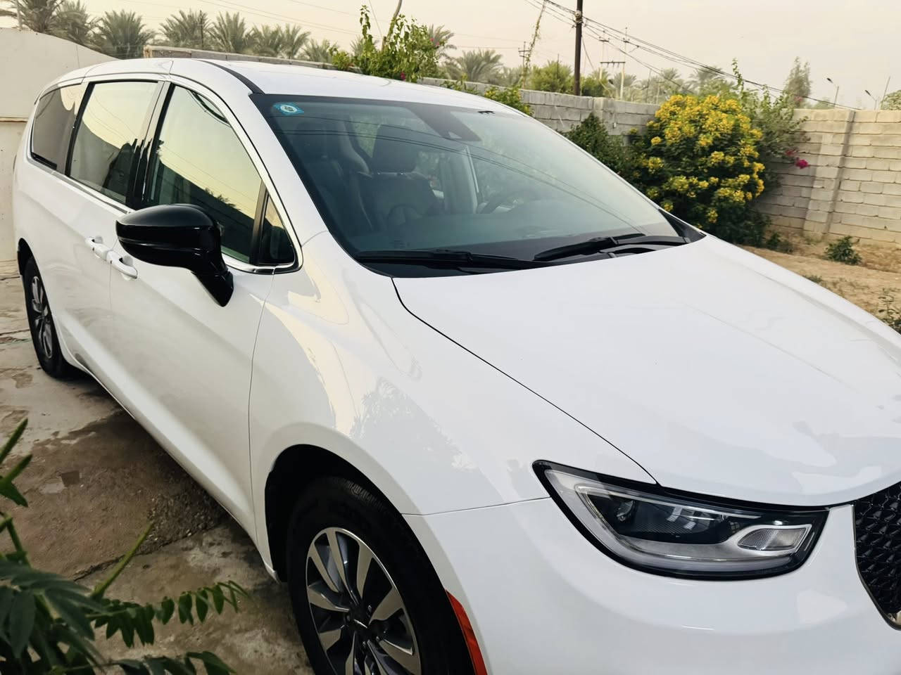 البيع باسفيكا 2024 هايبرد أمريكي رقم بغداد بسمي محرك ستة سبعة راكب مواصفاتها واضحة ماشية 42 سيارة جديدة وجاهز من كل شيء حادث قبق صندوك  فقط بدون تبديل شرط العنوان ￼ ديالى  الرقم *********** واتساب ادزلك صور الحادث
