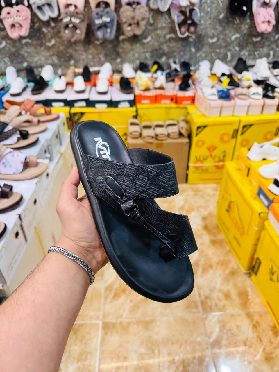 #جديدنا_اليوم_في_محلات_ابو_زهراء_العبيدي_تكريت❤️✅

#شحاطات_رجاليه_نزاكه_وخف_عدة_موديلات❤️👌❤️


**إذا كنت صاحب هذا الإعلان وتريد حذفه لأي سبب، رجاءا أرسل رسالة إلى الدعم الفني**