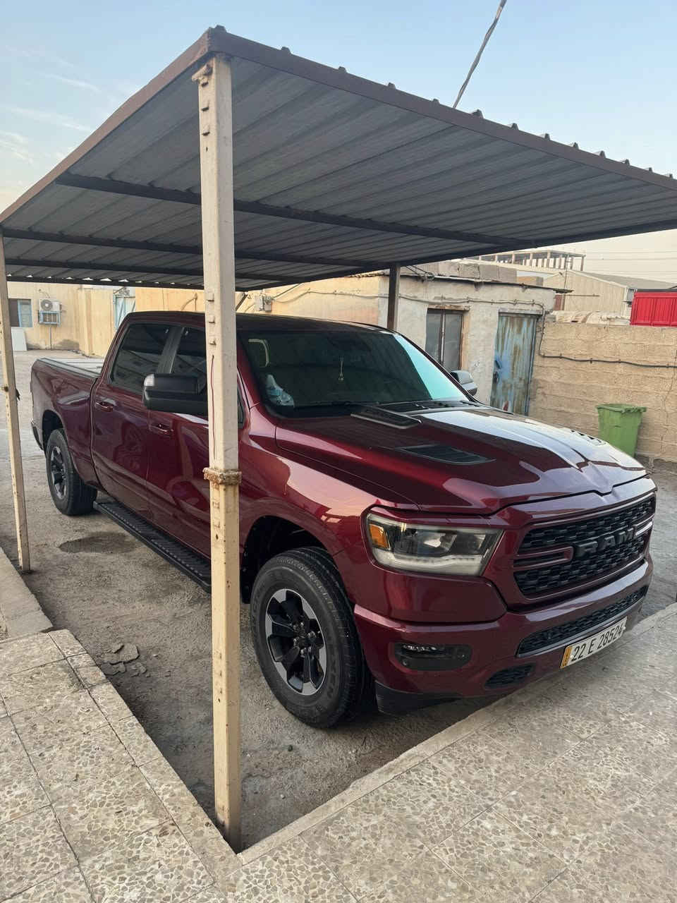 🚗 للبيع: رام RAM 1500 (Sport) - موديل 2022  نوعه سياره  كندي كفاله  ،
بيه  باب خلفي قليل  PDR 
المواصفات:
    • سياره مغلفه  نانو ppf بل كامل 
  •فولو  موصفات ماعدا تنته 
 • النوع: RAM 1500 فئة Sport الأصلية.
السياره 
• المحرك: HEMI 5.7L (غني عن التعريف بالقوة والأداء).
• اللون: ماروني (دم الغزال) مميز جداً ولامع.
• اللوحات: أربيل ..
• ⁠شاشه تسلا
‏رقم:***********
