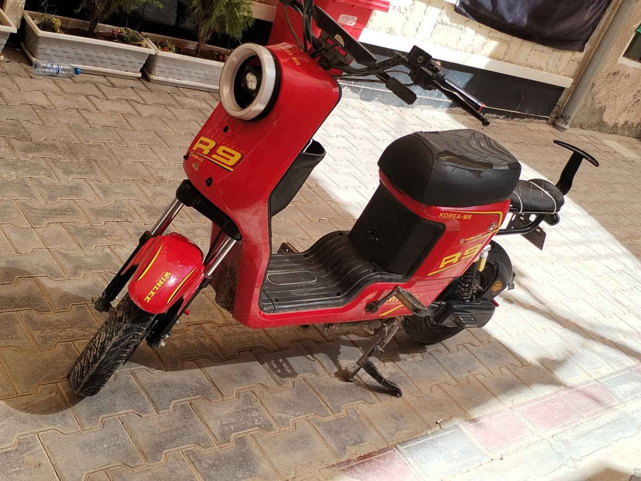 سلام عليكم باسكل شحن R9 مستخدم فتره قليله ومبدل بطاريات جدد قبل ٣٠ يوم باسكل بعده جديد ونقوصاته شغله لو شغلتين انته تشوفه وتقتنع رايده ب٤٥٠ مجاله حيل بسيط العنوان كربلاء مجمع الصنوبر السكني قرب مستشفئ الكفيل الرقم***********
