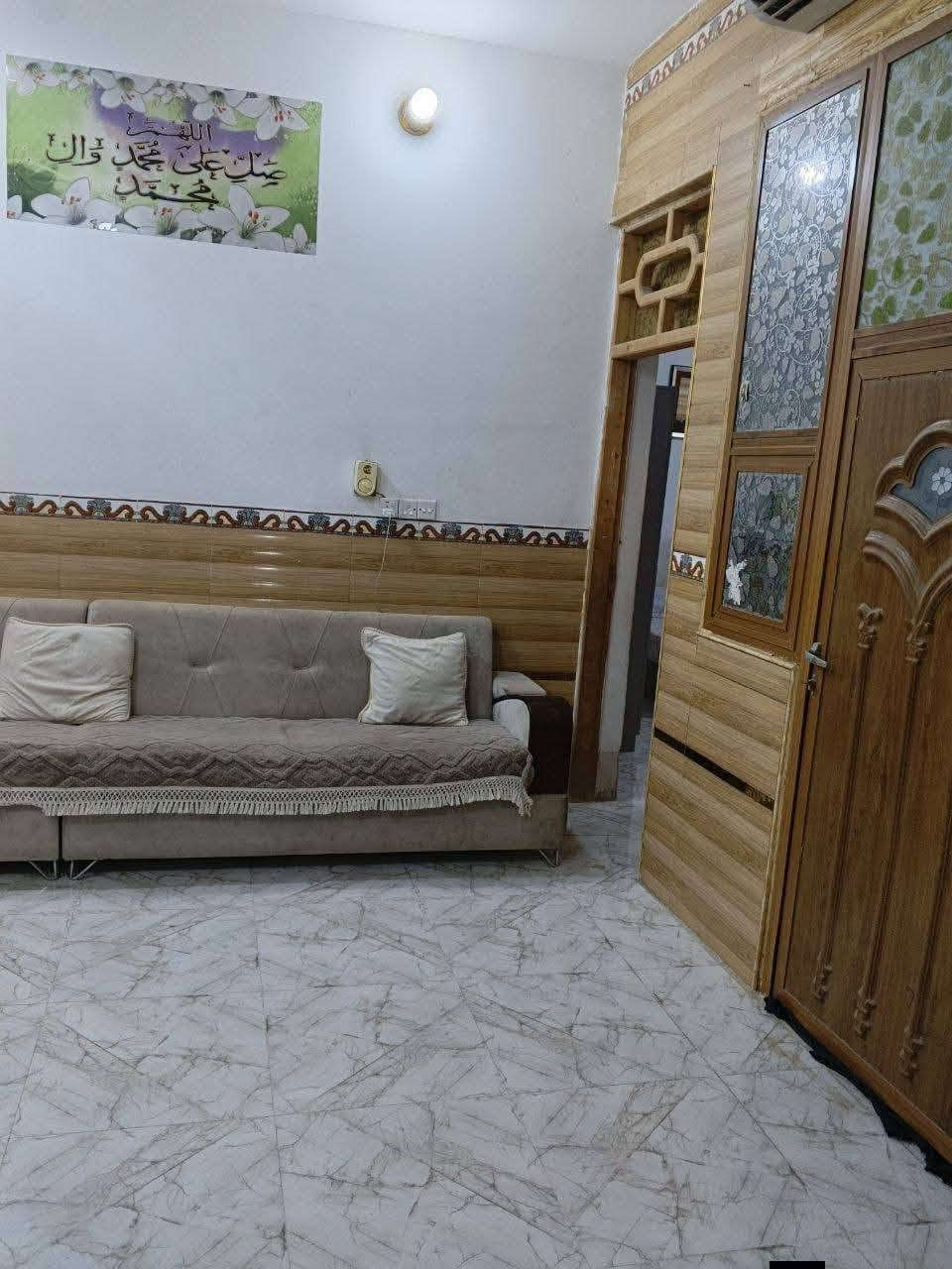 🏡 فرصة لا تُعوّض... دار للبيع في موقع مميز 🏡

السلام عليكم ورحمة الله وبركاته

إذا كنت تبحث عن بيت جاهز للسكن في منطقة هادئة ومخدومة، فهذه فرصة تستحق الاهتمام.

📍 العنوان: بابل – المدحتية – ربيانة، قرب حجي نبيل. شارع بيت شاطي

📐 المساحة: 220 م²
📏 الواجهة: 14 م
📏 النزال: 16 م

🏗️ نوع العقار: زراعي.
🧱 نوع البناء: طابوق، سقف صب.

مواصفات الدار:
✅ غرفتا نوم.
✅ استقبال واسع.
✅ صالة مريحة.
✅ مطبخ.
✅ صحيات داخلية وخارجية.
✅ طارمة.
✅ غرفة نوم في الطابق الثاني.

🌟 مميزات العقار:
✔️ شارع صب بعرض 8 أمتار.
✔️ مجاري خارجية.
✔️ جميع الخدمات متوفرة.
✔️ موقع ممتاز وقريب من الخدمات، مناسب للسكن العائلي.

💰 السعر: 135 مليون دينار عراقي قابل للتفاوض. 

📞 للاستفسار والمعاينة:

📱 اياد جفلاوي، ***********
