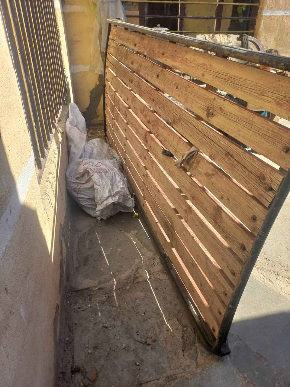 للبيع سعر ١٠٠ مكان بغداد هاتف ***********
