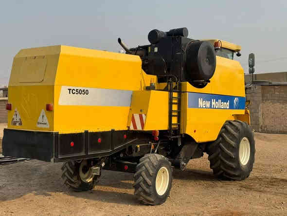 سلام عليكم لبيع حاصدة 5050مال جناي موديل 2011 فول مواصفات تايرات حرفش هيدرو دبل كشن مراية كهرباي فول محرك كير تبخير تنقيص دخان كلة بشرط شغل مديومة ادامة كاملة بدون نواقص رقم اربيل تحويل مباشر  مكان كركوك
عادة 3000
لمعرفة سعر خابر عل رقم 
***********
***********
