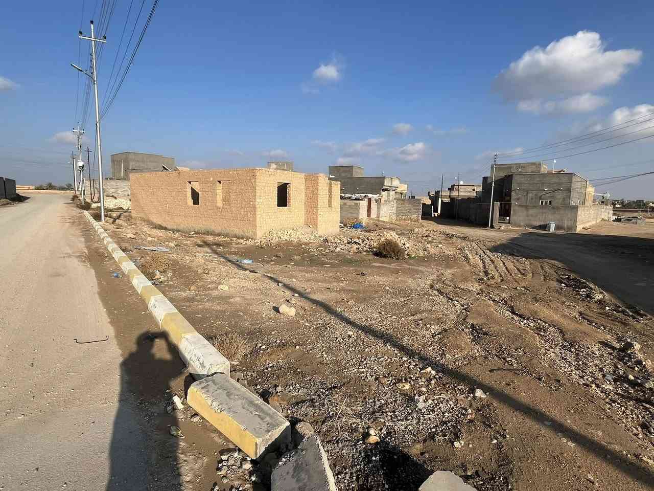 هيكل للبيع في حي تنك مساحته 700 متر تنزل عن شارع العام 40 متر ع فرعي هم تبليط سعر واستفسار اتصل ع رقم ***********
