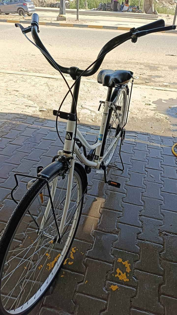السلام عليكم بايسكل للبيع موديل 27 نظيف كلش يفيده يتصل على هذا الرقم ***********
