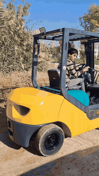 رافعة شوكية كوماتسو موديل ٢٠٠٧. حمولة ٣طن ٣حركات نظافة فول اخت الجديدة...