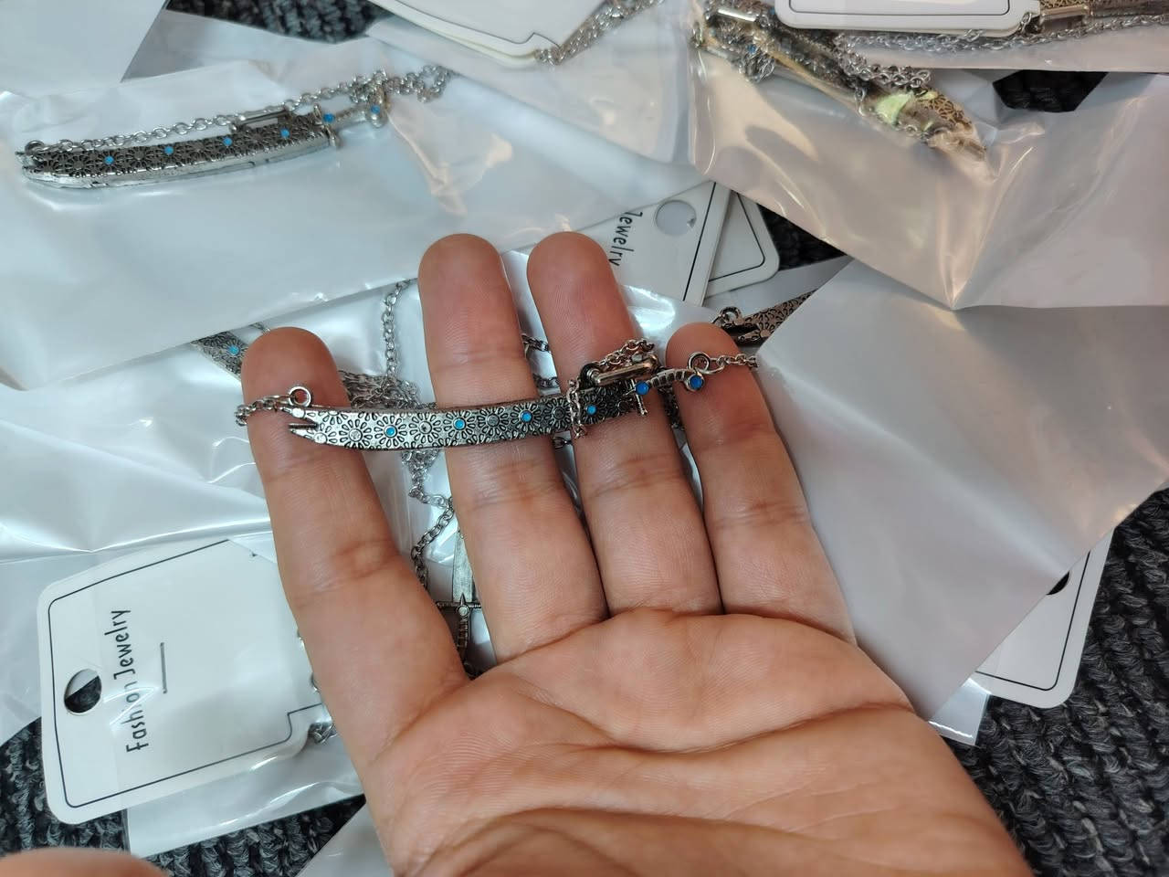 عندي ذني 17قطعة كلايد وسوارات ام الگراب يفتح السيف بي قبق سعرهن 20مع توصيل قفل شلعة


**إذا كنت صاحب هذا الإعلان وتريد حذفه لأي سبب، رجاءا أرسل رسالة إلى الدعم الفني**