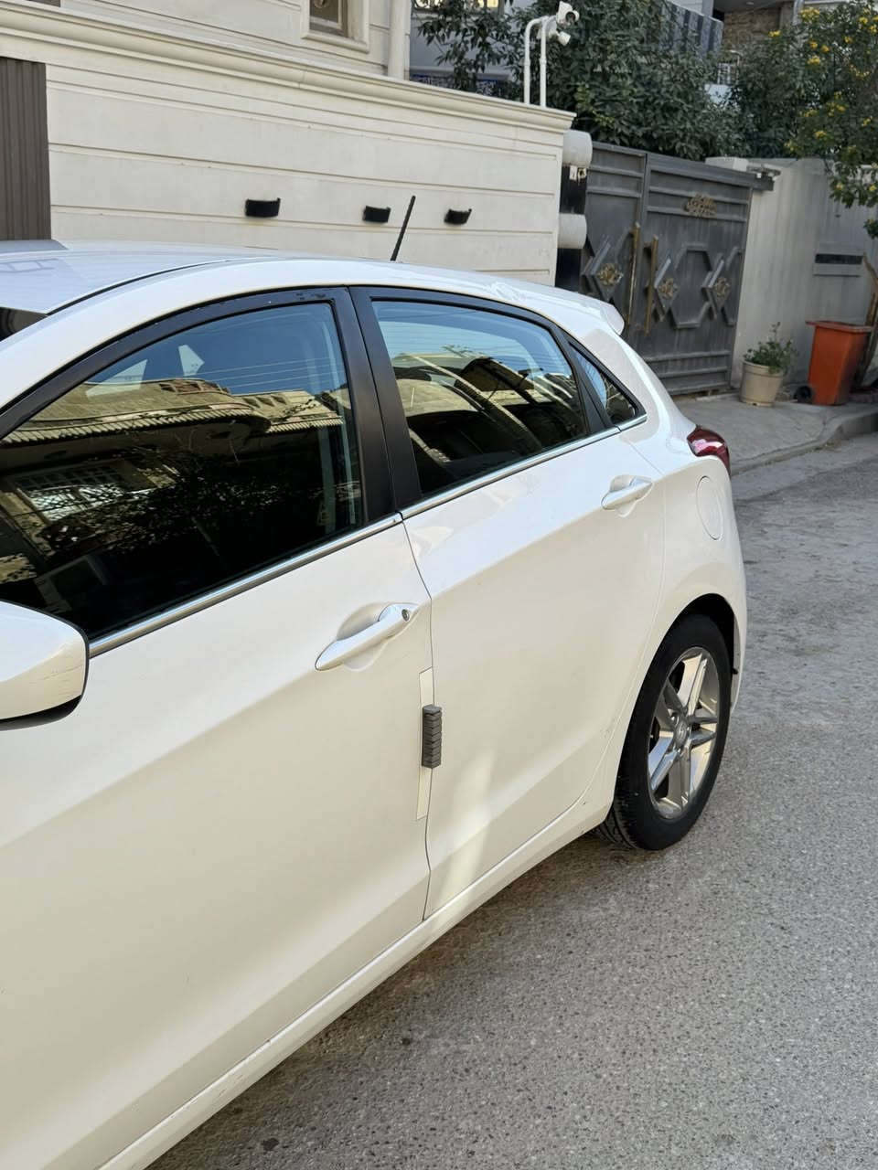 للبيع | ألنترا هاتشباك 2017

رقم أربيل جديد | السيارة باسمي
العداد: قريب 90,000 ميل
المحرك: 2000 GDI
مواصفات اعتيادية

المواصفات:

 تحكم سترين
 كروز سرعة
 كاميرا أمامية وخلفية
 محرك 2000 GDI

 تايرات جديدة (أمامي + خلفي)
 صدر أمامي وخلفي جديد
 ادامه كاملة قبل شهر
 نوزلات جديدة
 بلكات جديدة
 فيت بم جديد
 باتري جديد
 الإيرباكات كلها سليمة
 السيارة كاملة ما بيها أي نقص

 حادث امريكا (الصور موجودة)
 وهنا : الباب الخلفي ورا السائق راجع بارد شي خفيف

💵 السعر: 107
بيها مجال بسيط

للتواصل: ( واتساب ***********) 
مكانها بغداد - الحرية
