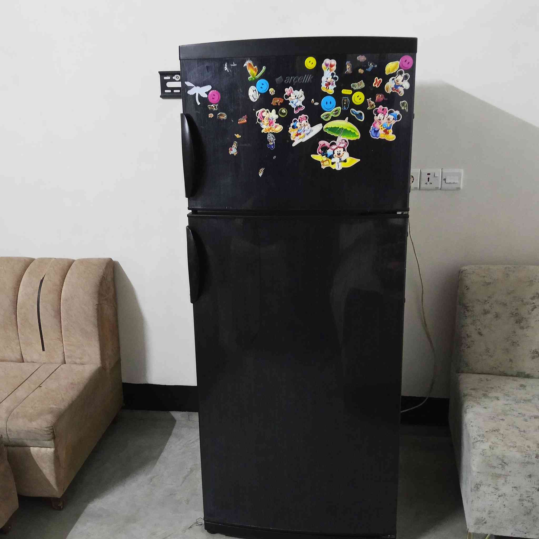 ثلاجه حجم 18 نوع ارجلك السعر 175 بيه مجال الشراي يتصل مكلف بنشر ***********
