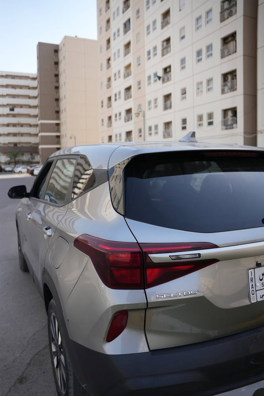 كيا سلتوس موديل ٢٠٢١
وارد امريكي 
حادثها جاملغ وبنيد 
رقم بغداد 
بيها شويه بل داخل ايرباك الستيرن طاك ومرجعينه 
راديترات وشواصي محرك كير مكفول 
تبريد اصلي شركه ما ممفتوح 
صور الحادث ورقم الشاصي داخل المنشور 
 
مواصفات 
شاشه كبيرة 
كامره دواره 
تدفئه كشنات 
فور ويل 
مانع انزلاق 
اوتو ستوب 
تحكمات ستيرن كاملة 
سيارة حلوة 
محرك 2000 دوش 
وباقي الموصفات المعروفه 
السعر 150 وبيها مجال للشراي 
لاستفسار *********** متوفر على الوتساب او الماسنجر وشكراً
