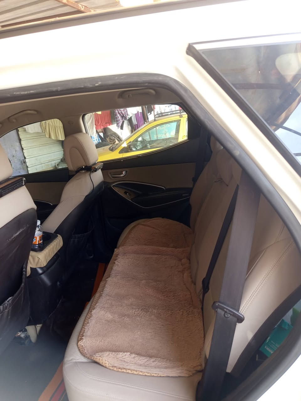 سنتافية موديل 13باسمي ديالى بيهةصبغ وتبديل بنيد  محرك 4سلندر تبريد ،3قطع تحكم ستيرن 7 راكب   هزة جديدة قبل 3اشهر.  تخم تاير سيارة خير من اللة.   السعر 120. سونار بل تعليقات. هاتف ***********
