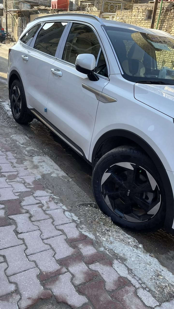 سلام عليكم :
سورنتو 2024

كفاله عامه السياره 
مكينته ٦ سلندر 
(مواصفات السياره)

١- كأمره 

٢-حساسات

٣-سايد بريك دكمه 

٤-شاسه متصله 

٥-كير ماوس

٦- صندوق كهرباء 

وبعد بيه مواصفات هواي 

السياره بيه سونر 

السياره ب٣٢٥ وبيه مجال. (قليل) 

عنواني بصره 

***********
