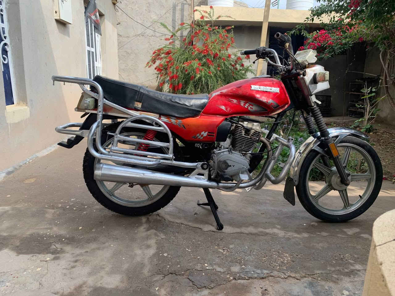 دراجة فيوم موديل 2012 بلاديه وياها 6 أوراق الأصوليات،، اوراقها كوت ،، شاصي نظيف واصلي ،،، تخم تايرات،، مكينة نشطة تاكل الكاع ،، كهربائيات شغاله نقص بس باتري ،، السعر 400;بيها مجال ،، العنوان الكوت/الدجيلي  ***********
