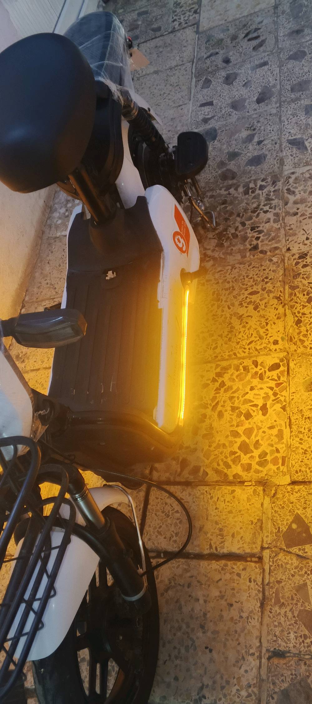 
السلام عليكم دراجه شحن نظيفه السلم عوجه زائدا دواسه مال رجل مكسوره وبعد كفاله عامه بسعر حلو 275 اذا عجبتكم راسلونا والسلام عليكم 
