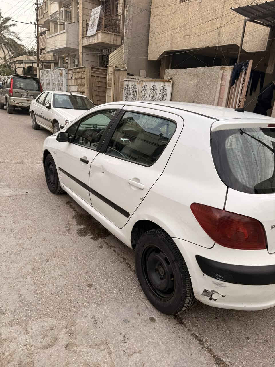 السلام عليكم بيجو ٣٠٧ موديل ٢٠٠٥ كير ومكينه مكفول السعر ٥٠ وبيها مجال ***********
