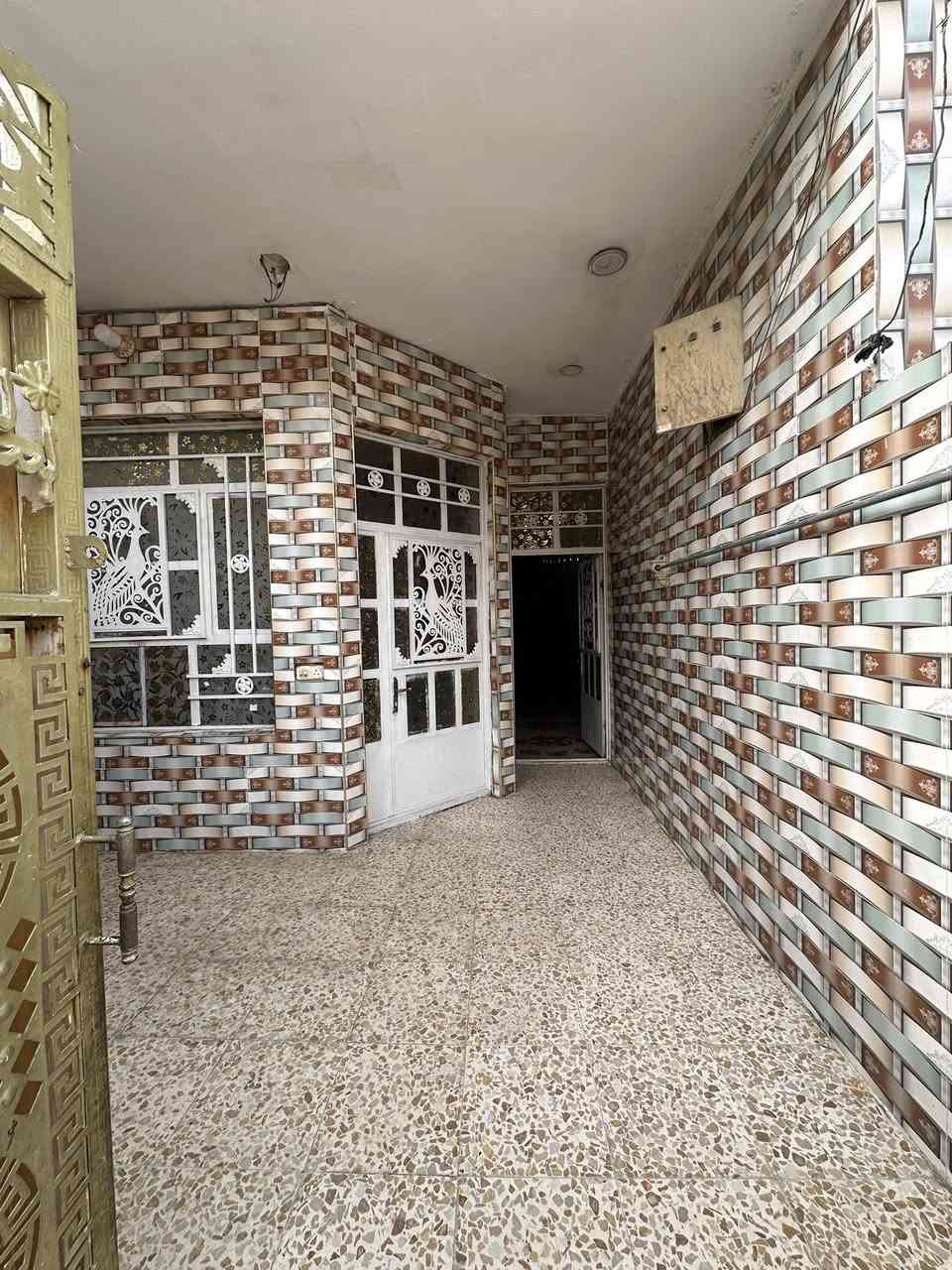 السلام عليكم
بيت للببع بمساحة 110 متر 
طابقين كامل الخدمات 
الفرع 10 متر 
منطقة علاوي الاسمر مقابيل البانزين خانة حي الكوفة 
رقم / ***********
