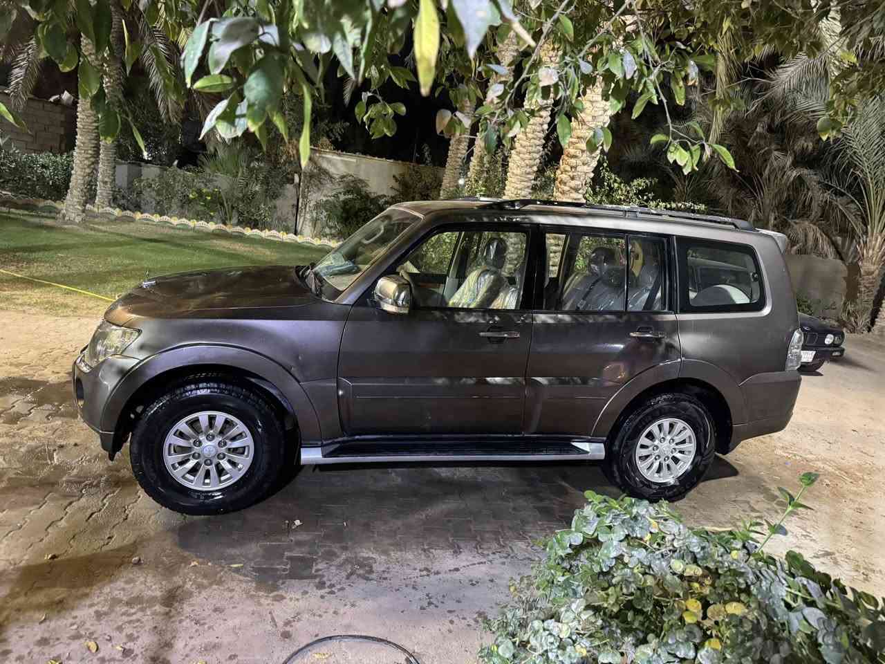 السلام عليكم للبيع بايجرو موديل 2010عادي مو حبتور  لونها مميز مكفوله من كولشي محرك كير حداديه تايرات جاهزه مال جناي رقم بغداد تحويل ثاني يوم سعرها 130وبيها مجال للطيبين مكان السياره النجف للأتصال ***********
